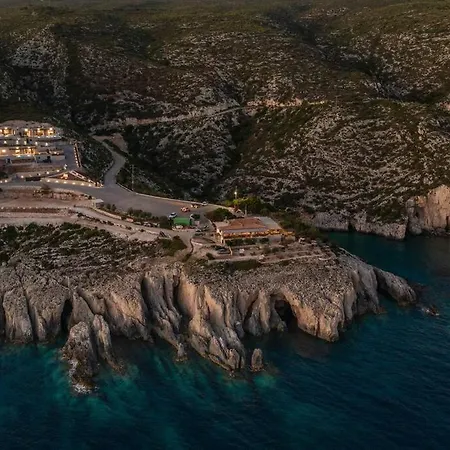 Limnionas 'absolute' Cave *