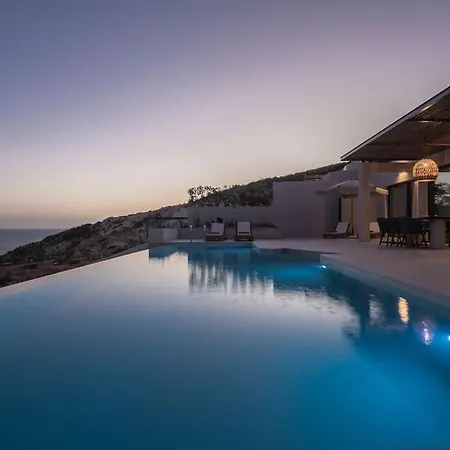 Limnionas 'absolute' Cave Villa *