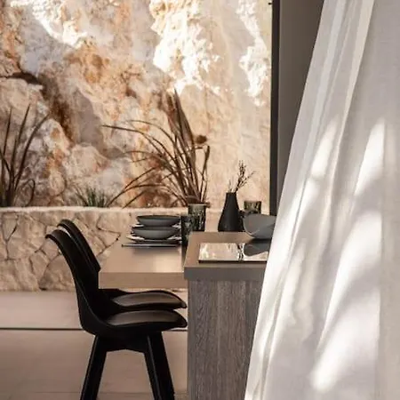 Villa Limnionas 'absolute' Cave