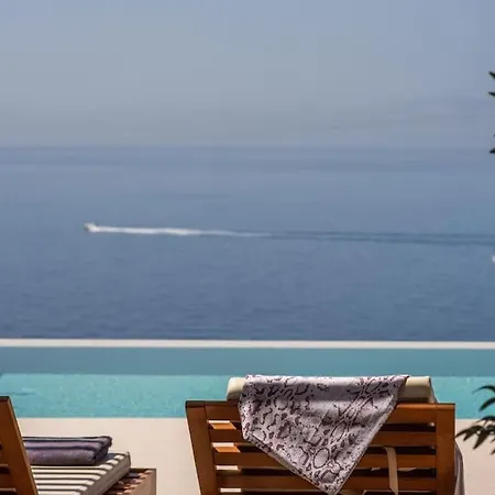 Limnionas 'absolute' Cave Villa